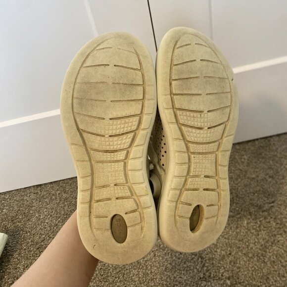 Crocs Literide Pacer Tennis Shoes Off White Sneakers Kids Size 3 - 3.5 - Picture 2 of 6